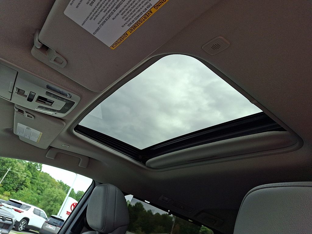 Thumbnail: 2025 Toyota Sienna - 22
