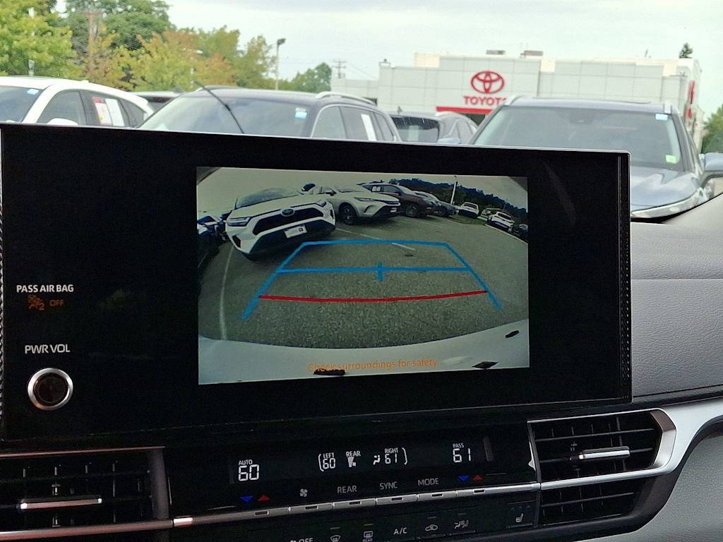 Thumbnail: 2025 Toyota Sienna - 25