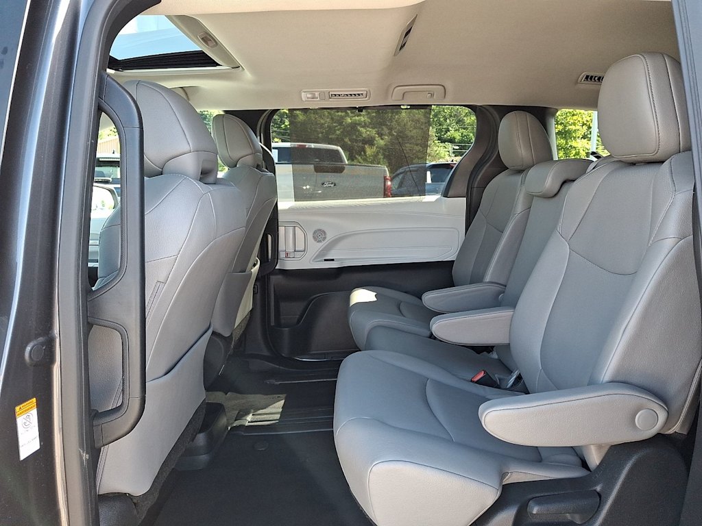 Thumbnail: 2025 Toyota Sienna - 11