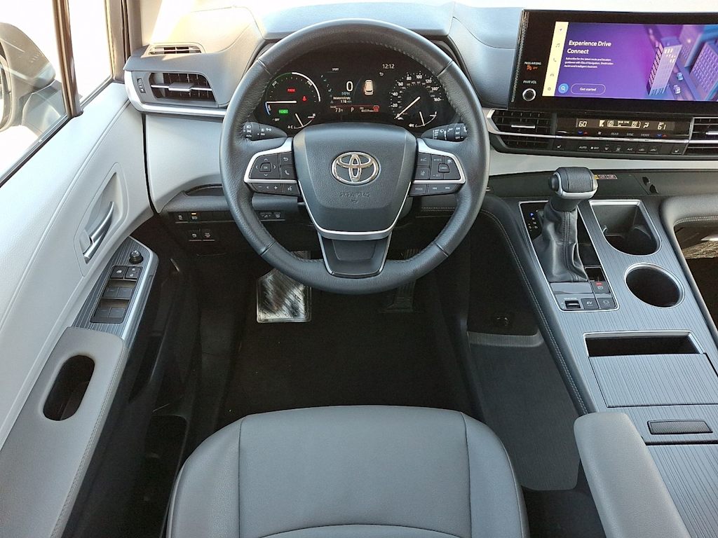 Thumbnail: 2025 Toyota Sienna - 2