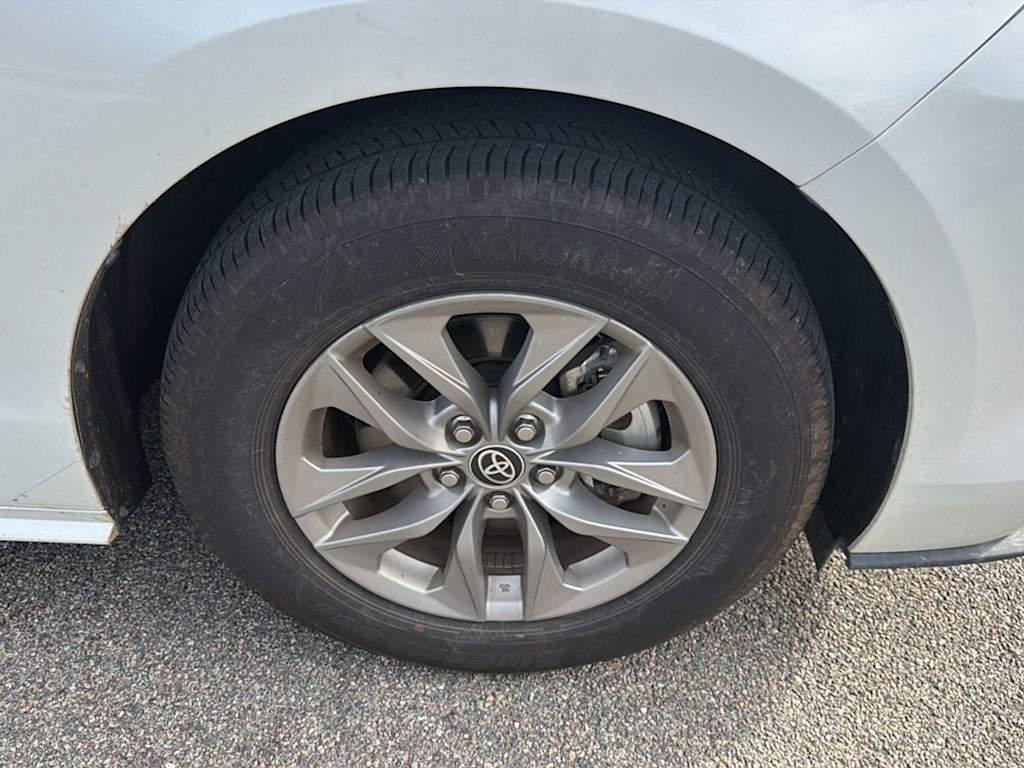 Thumbnail: 2026 Toyota Sienna - 6