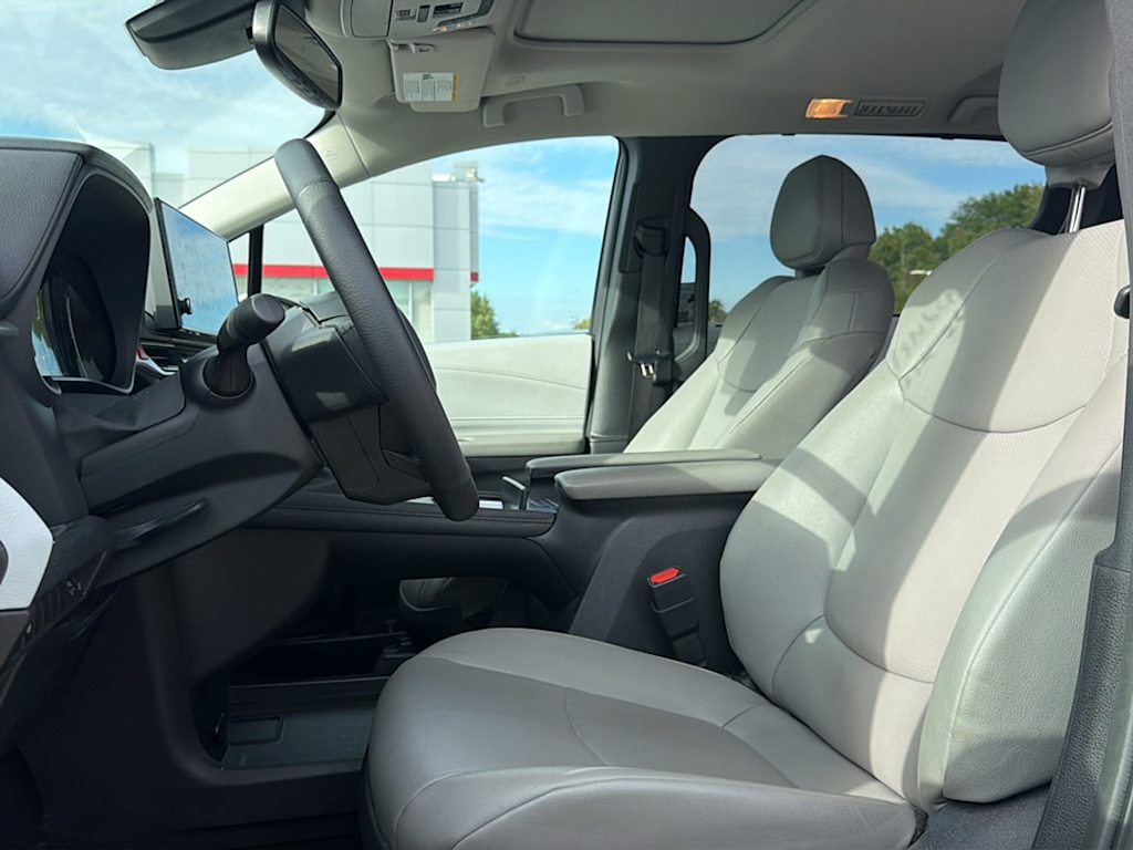 Thumbnail: 2026 Toyota Sienna - 7