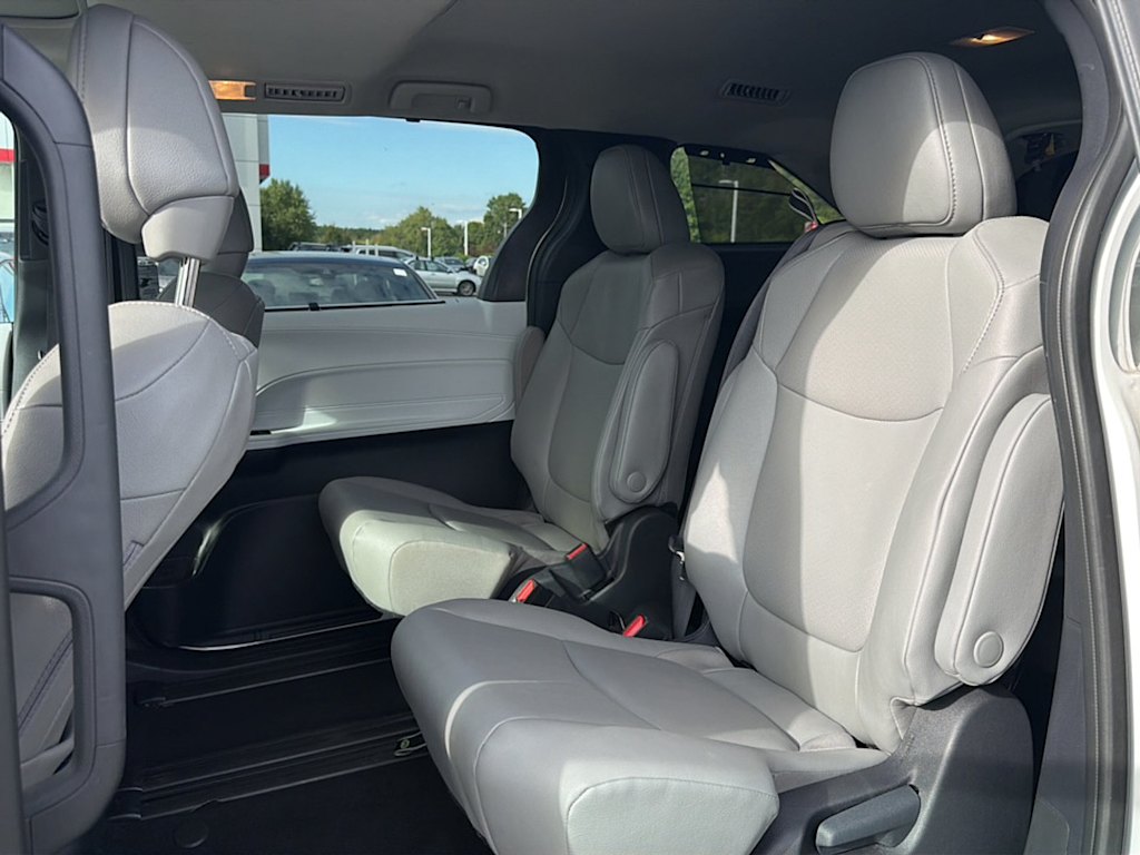 Thumbnail: 2026 Toyota Sienna - 8