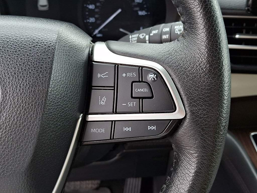 Thumbnail: 2022 Toyota Sienna - 27