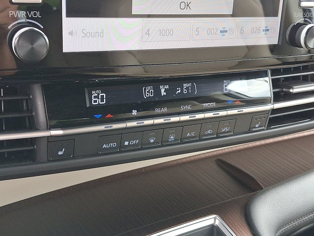Thumbnail: 2022 Toyota Sienna - 23