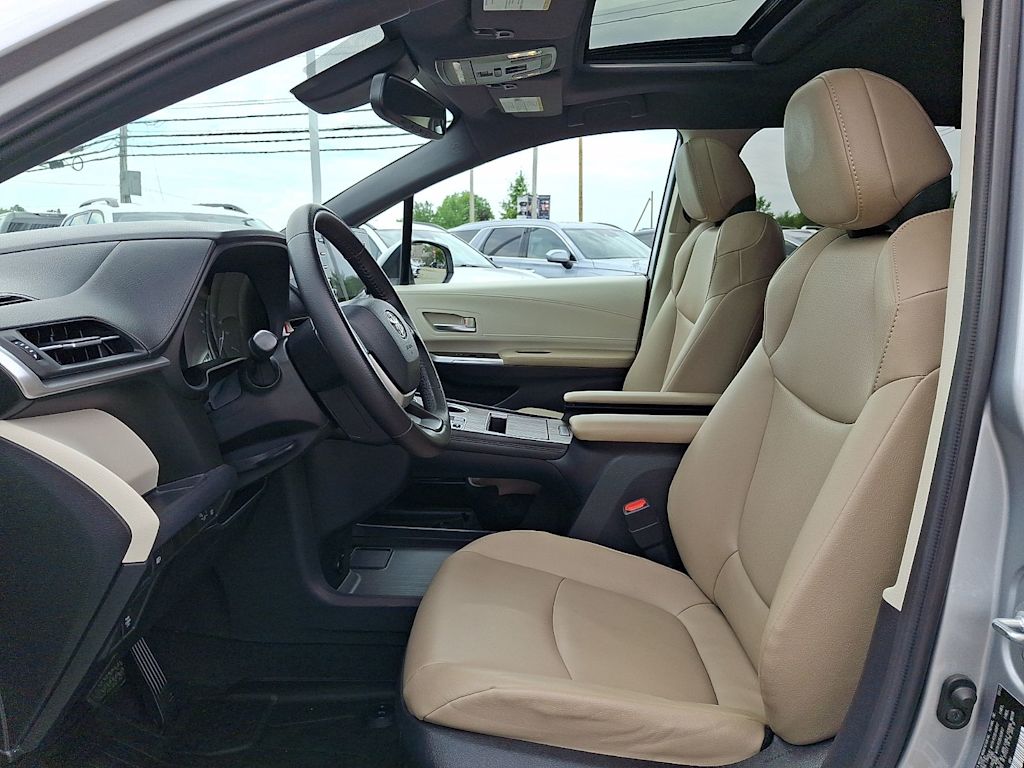 Thumbnail: 2022 Toyota Sienna - 10