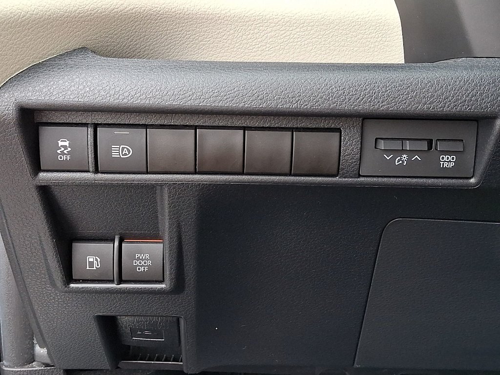 Thumbnail: 2022 Toyota Sienna - 30