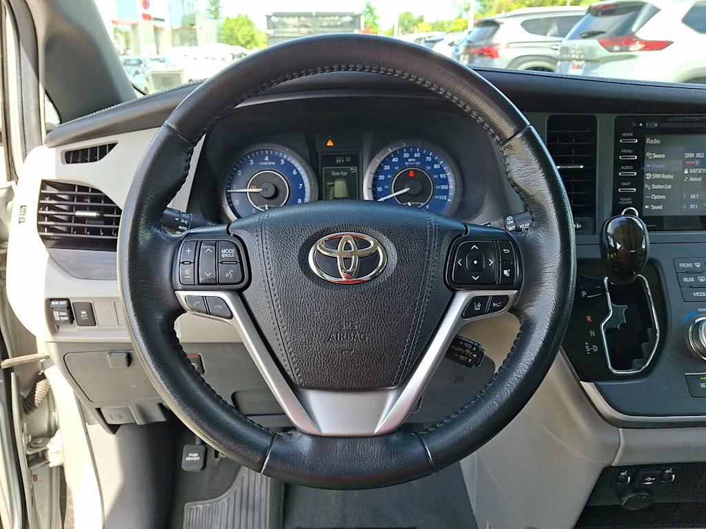 Thumbnail: 2020 Toyota Sienna - 9