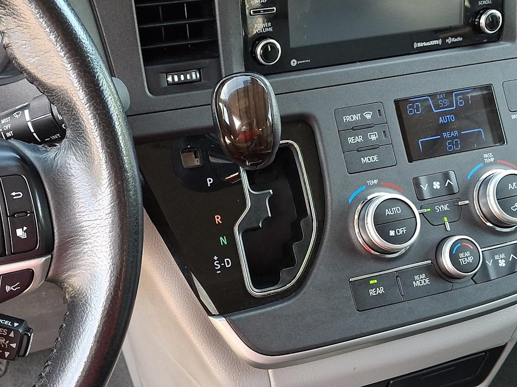 Thumbnail: 2020 Toyota Sienna - 13