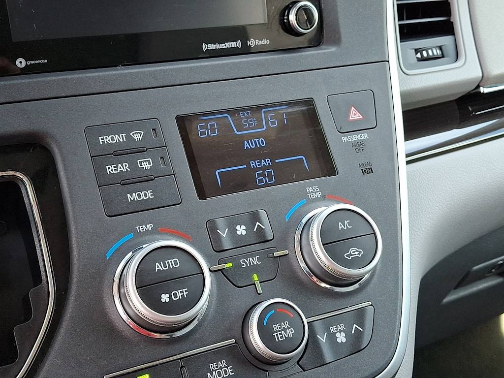 Thumbnail: 2020 Toyota Sienna - 25