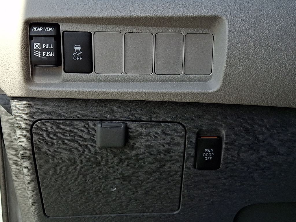 Thumbnail: 2020 Toyota Sienna - 32
