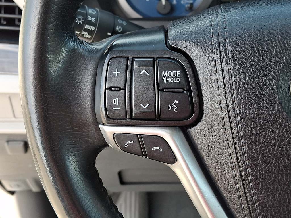 Thumbnail: 2020 Toyota Sienna - 28