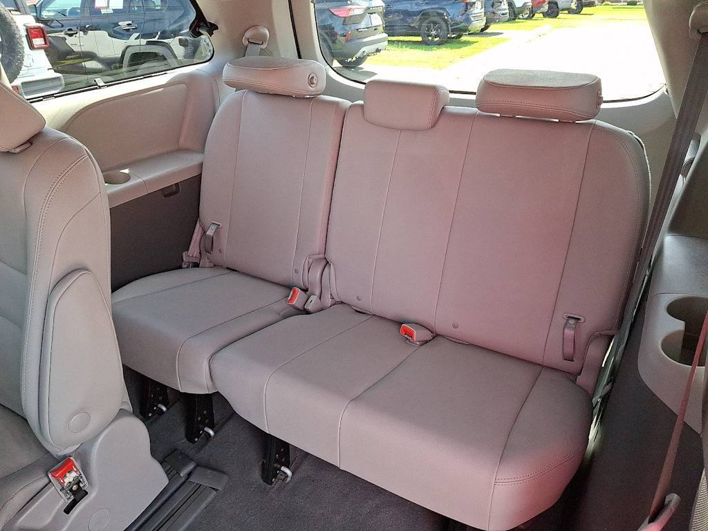Thumbnail: 2020 Toyota Sienna - 20