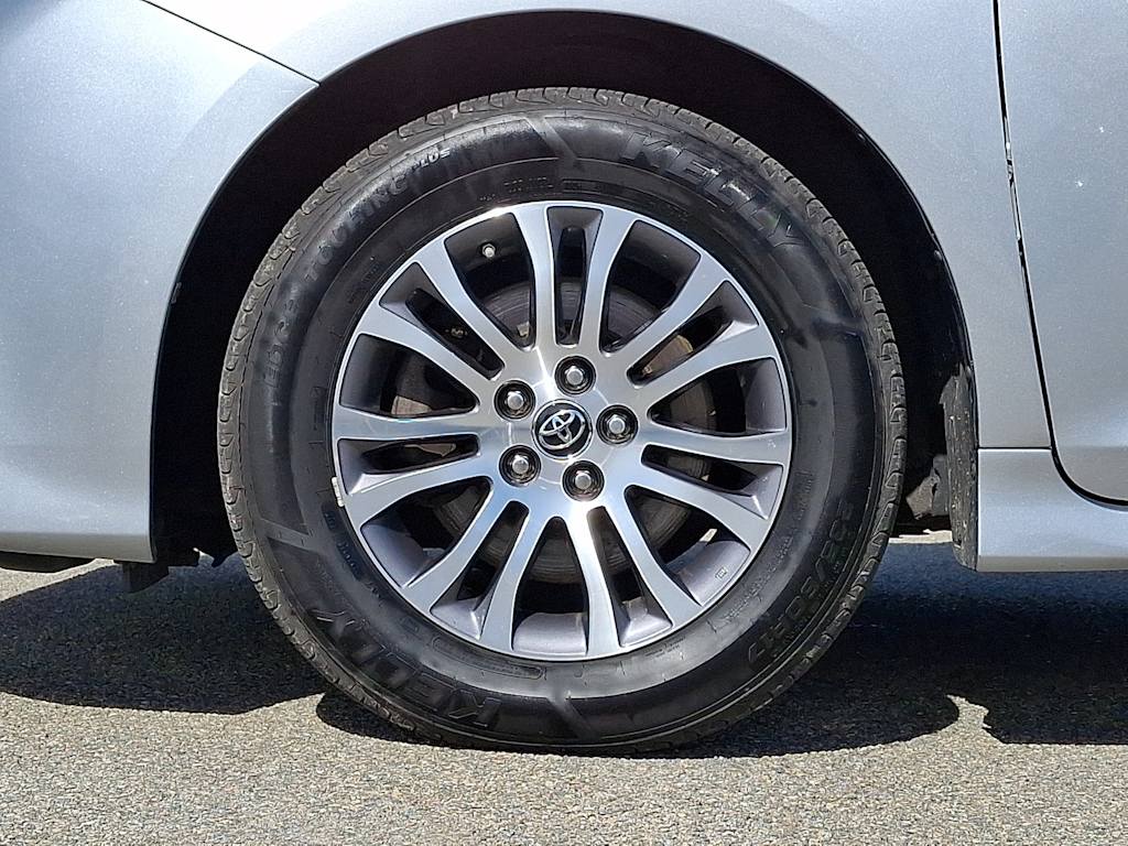 Thumbnail: 2020 Toyota Sienna - 8