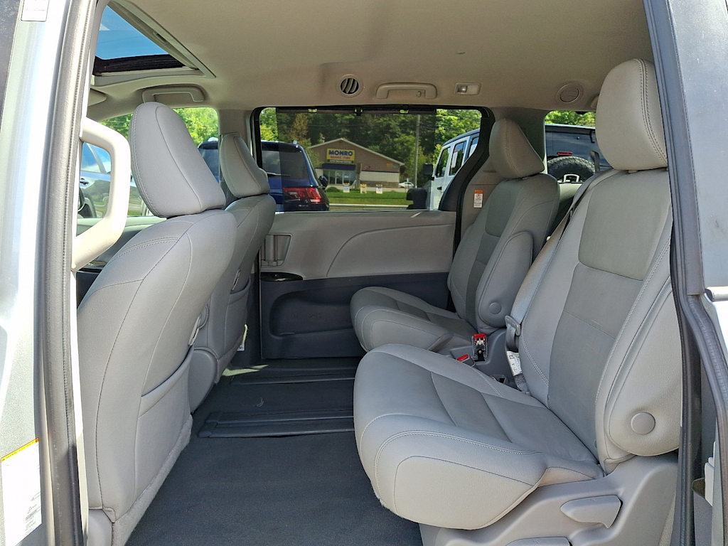 Thumbnail: 2020 Toyota Sienna - 11