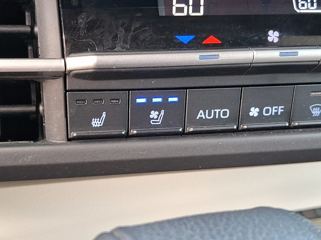 Thumbnail: 2022 Toyota Sienna - 33