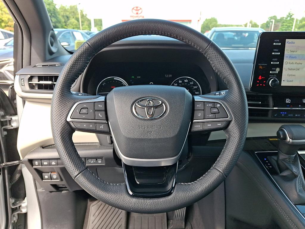 Thumbnail: 2022 Toyota Sienna - 9