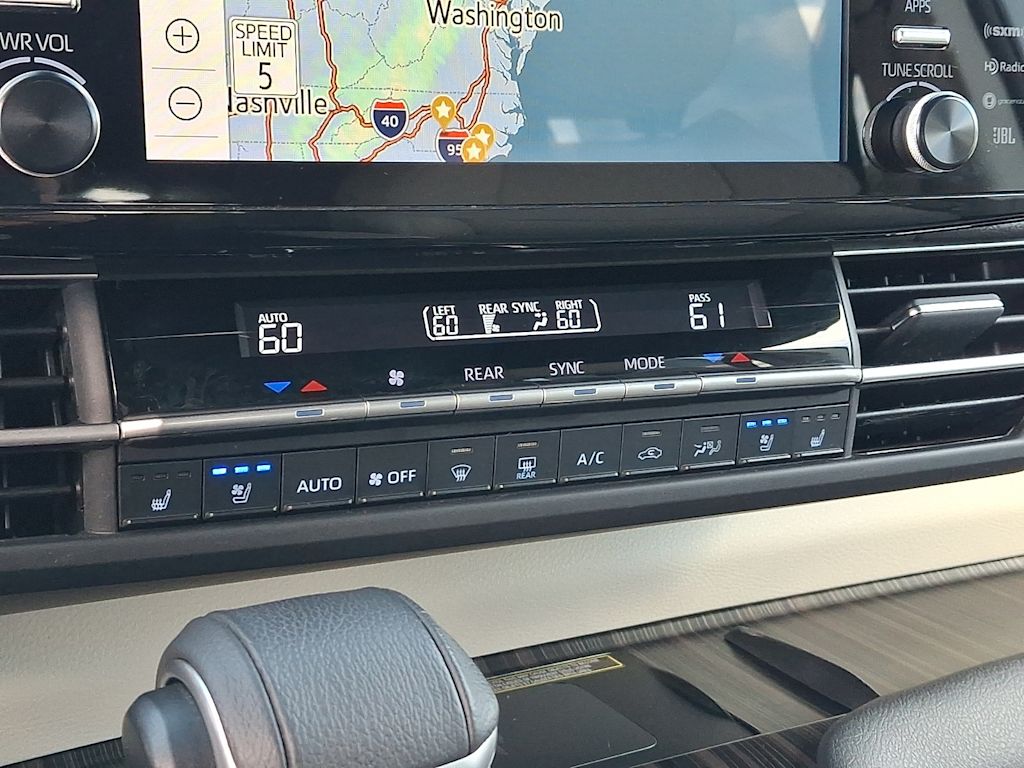 Thumbnail: 2022 Toyota Sienna - 26