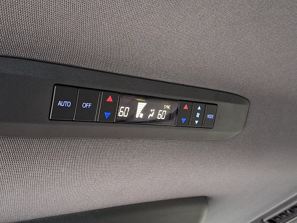 Thumbnail: 2022 Toyota Sienna - 22