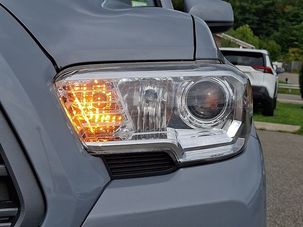 Thumbnail: 2021 Toyota Tacoma - 19