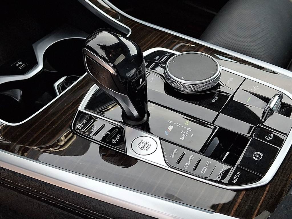 Thumbnail: 2021 BMW X7 - 12