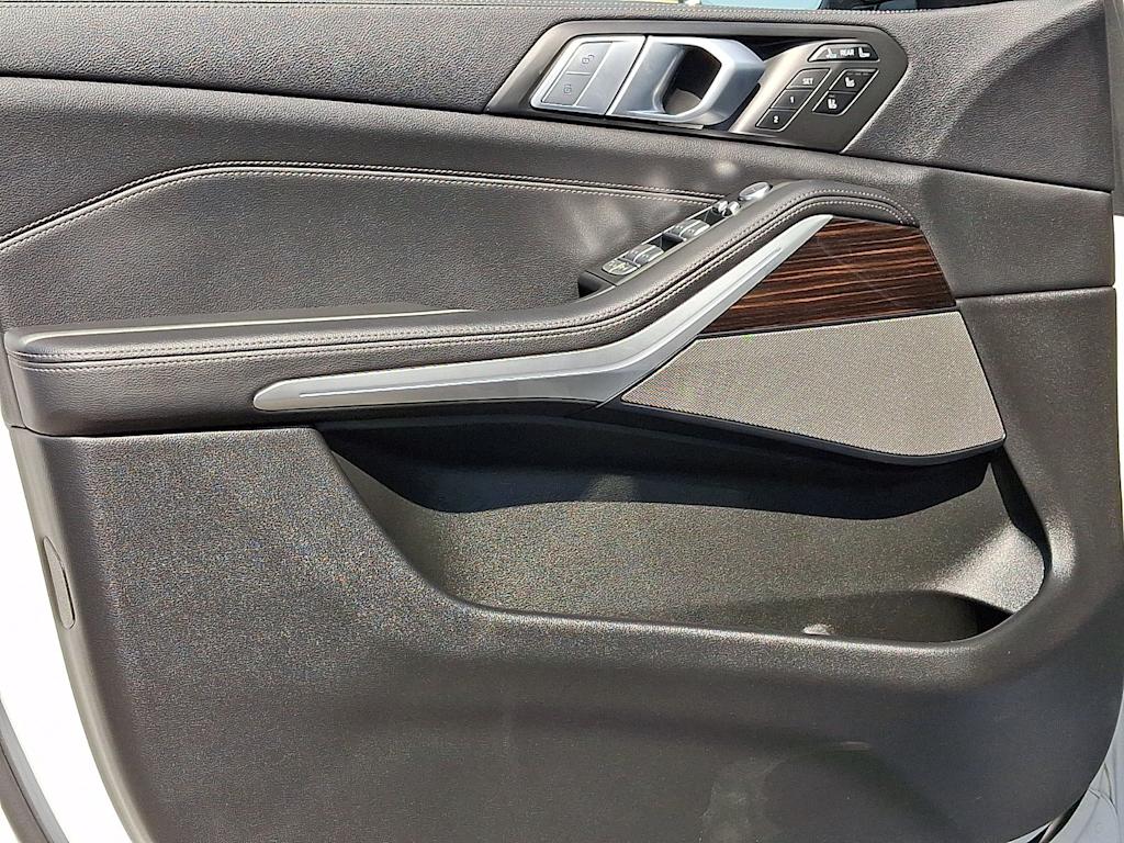 Thumbnail: 2021 BMW X7 - 19