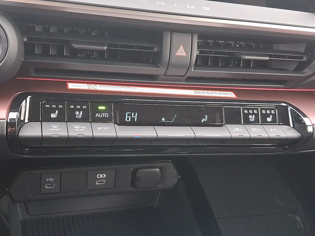 Thumbnail: 2026 Toyota Prius v - 14