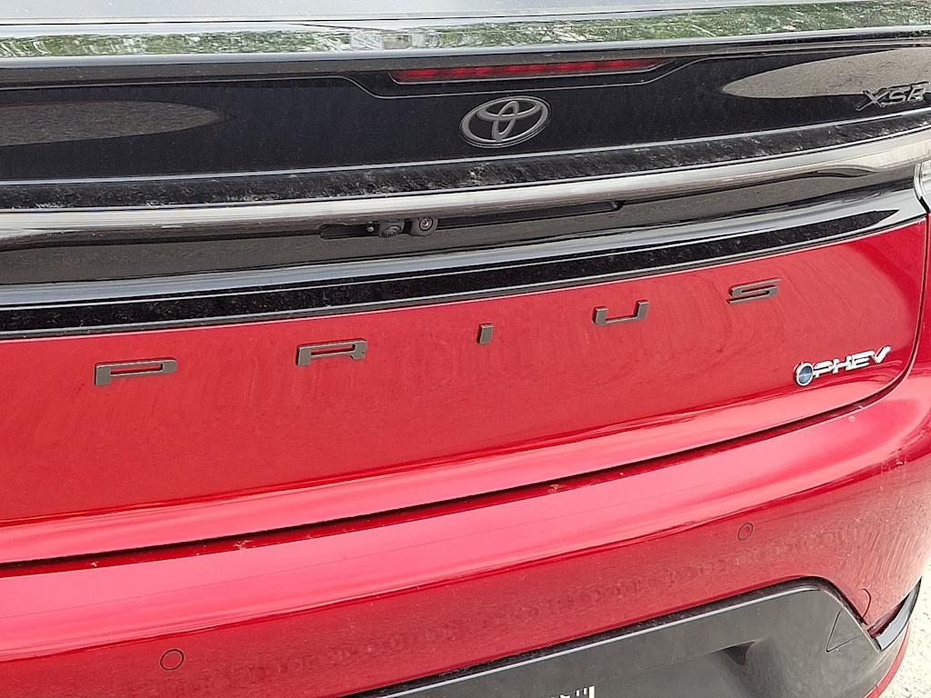 Thumbnail: 2026 Toyota Prius v - 6