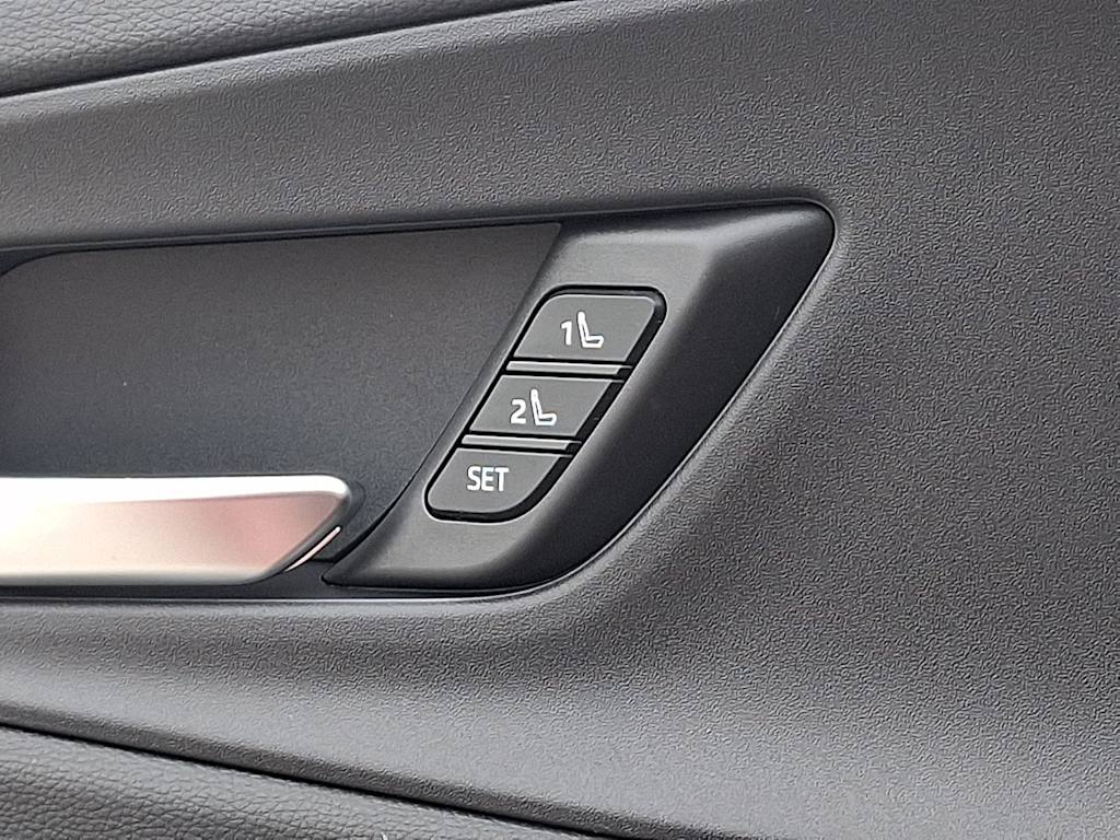 Thumbnail: 2026 Toyota Prius v - 16