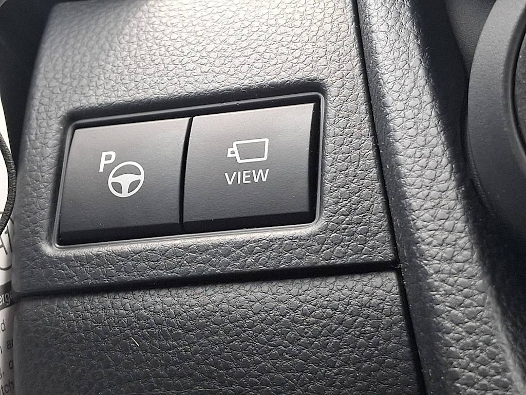 Thumbnail: 2026 Toyota Prius v - 15