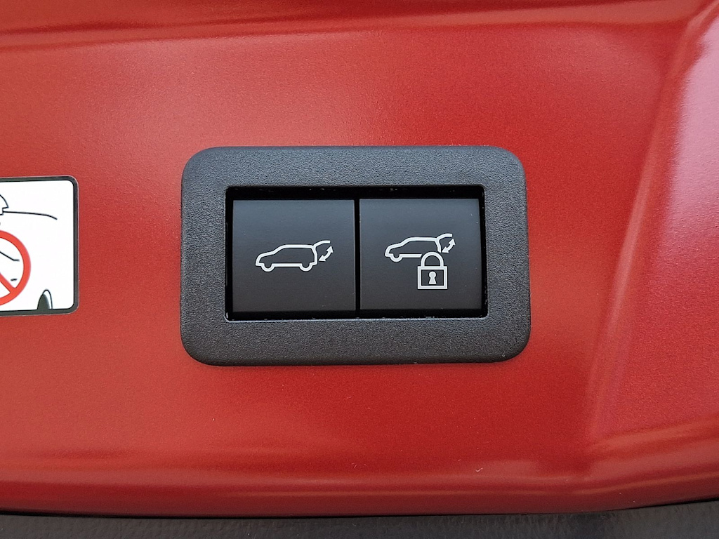 Thumbnail: 2026 Toyota Prius v - 32