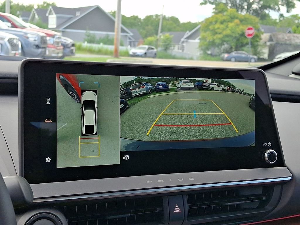 Thumbnail: 2026 Toyota Prius v - 25