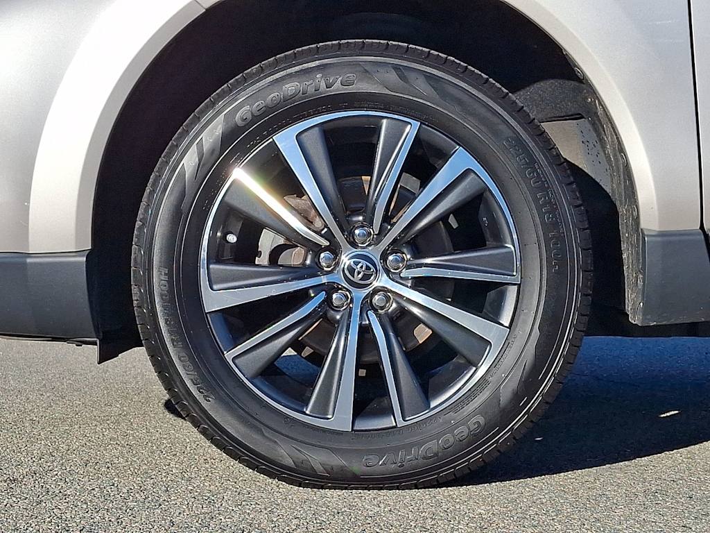 Thumbnail: 2021 Toyota Venza - 8