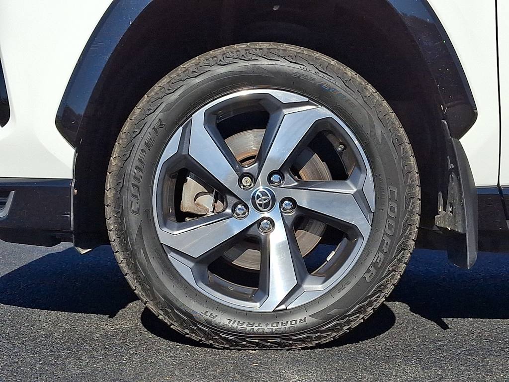 Thumbnail: 2021 Toyota RAV4 - 8