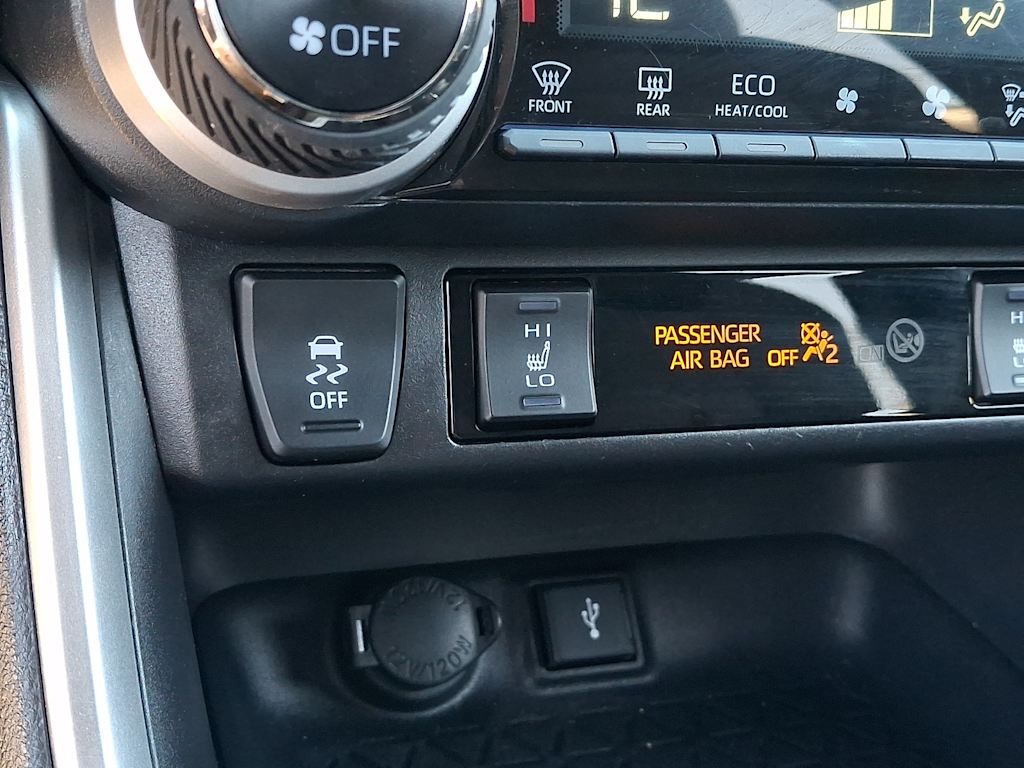 Thumbnail: 2021 Toyota RAV4 - 31