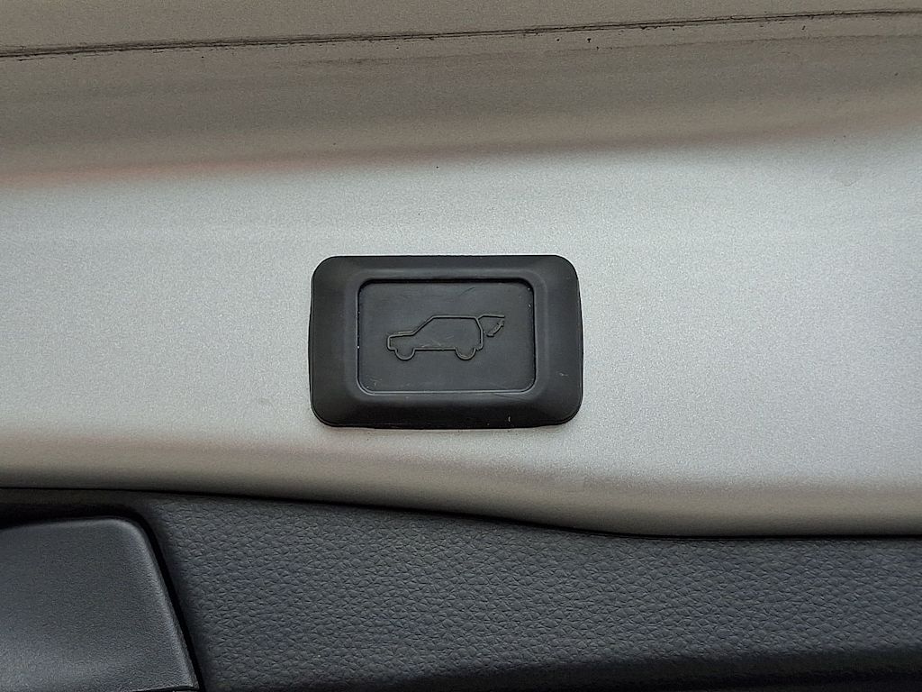 Thumbnail: 2023 Toyota RAV4 - 32