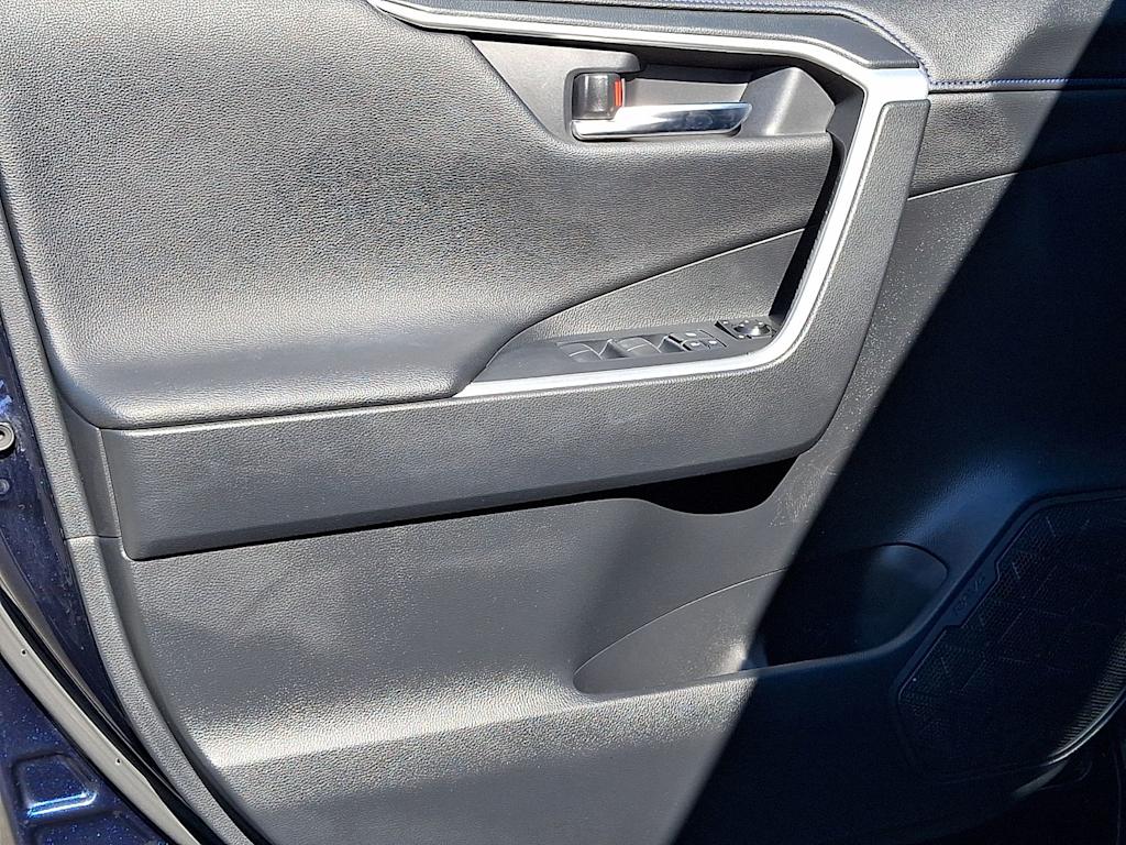 Thumbnail: 2019 Toyota RAV4 - 21