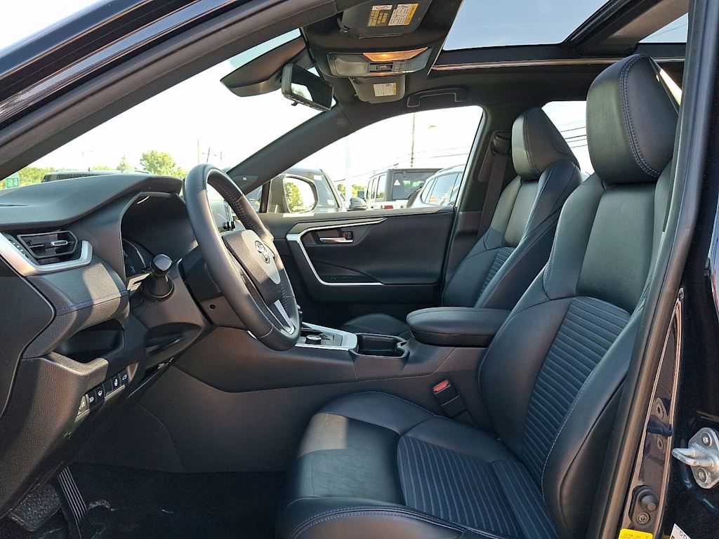 Thumbnail: 2019 Toyota RAV4 - 10