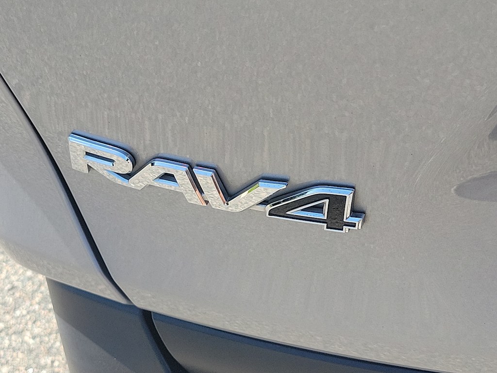 2022 Toyota RAV4 LE 26