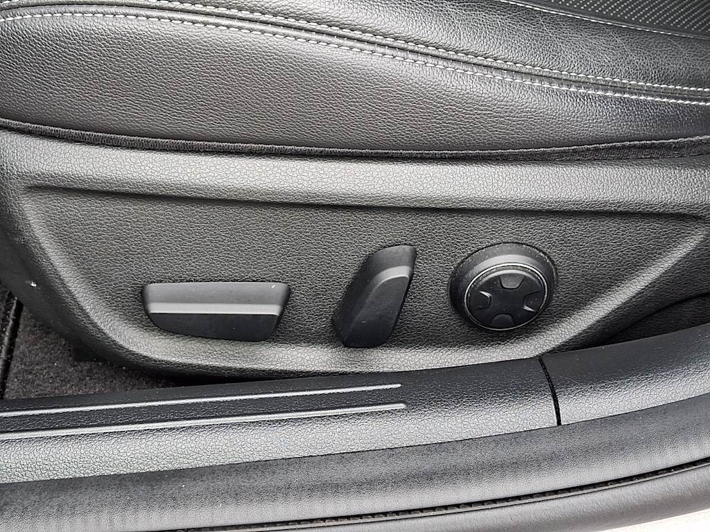 Thumbnail: 2025 Genesis G70 - 22