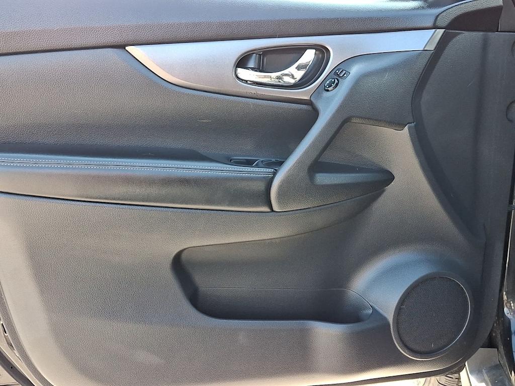Thumbnail: 2016 Nissan Rogue - 20