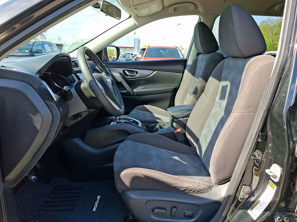Thumbnail: 2016 Nissan Rogue - 10