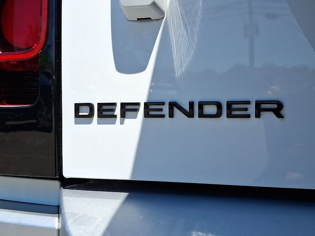 Thumbnail: 2022 Land Rover Defender - 6