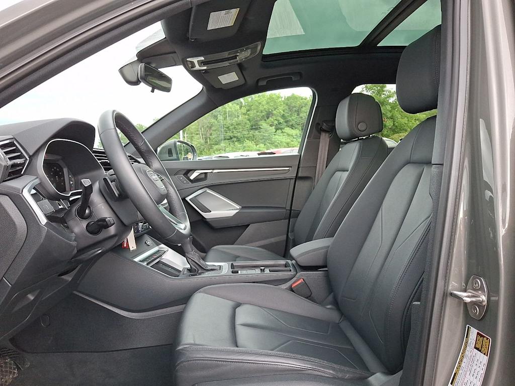 Thumbnail: 2025 Audi Q3 - 10