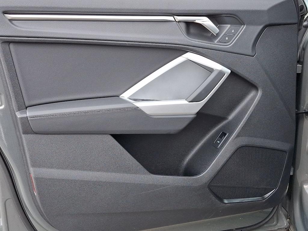Thumbnail: 2025 Audi Q3 - 21