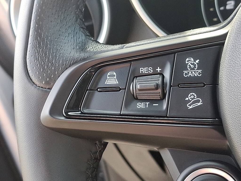 Thumbnail: 2023 Alfa Romeo Stelvio - 26
