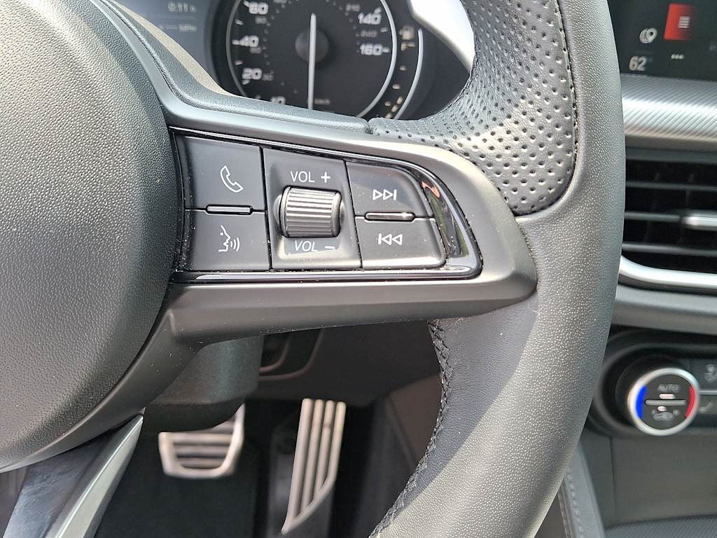 2022 Alfa Romeo Stelvio Ti 27