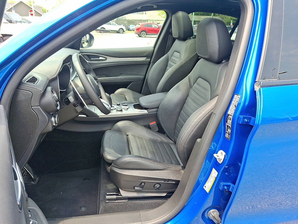 2022 Alfa Romeo Stelvio Ti 10