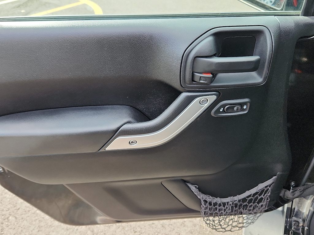 Thumbnail: 2013 Jeep Wrangler - 18