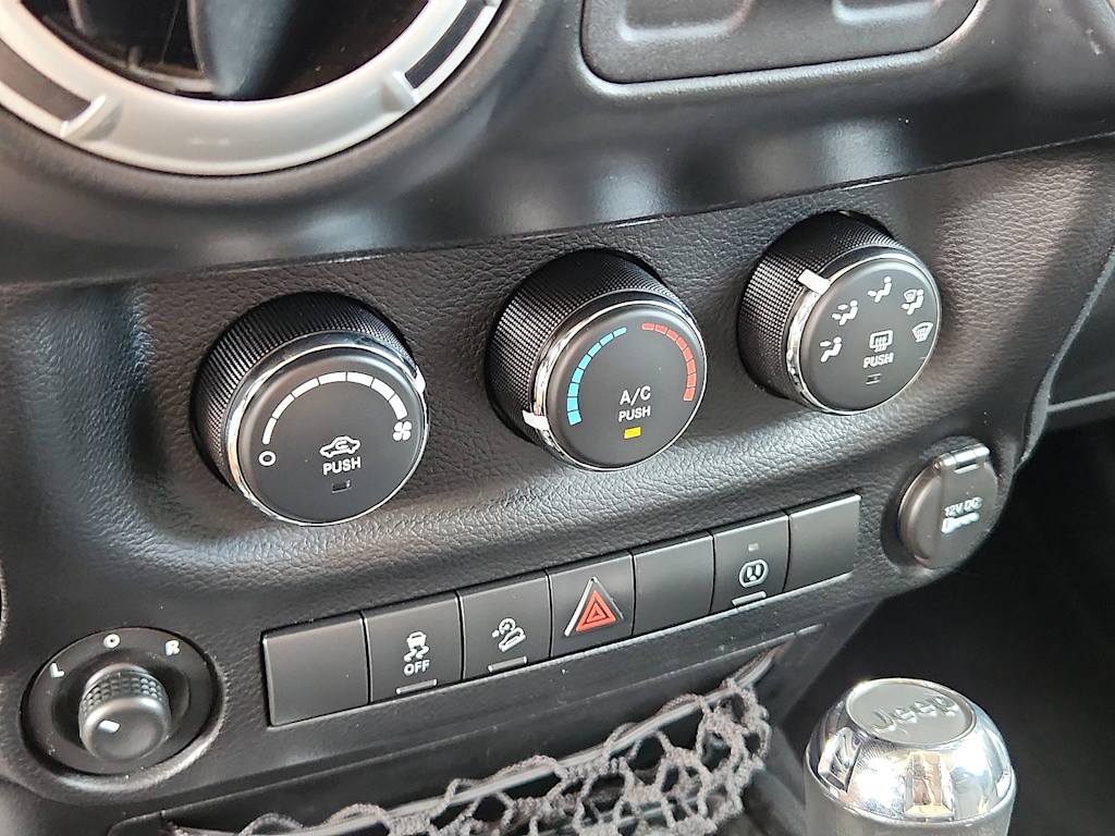 Thumbnail: 2013 Jeep Wrangler - 19